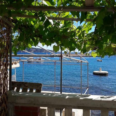 Anka'S Beach Komiža Екстериор снимка