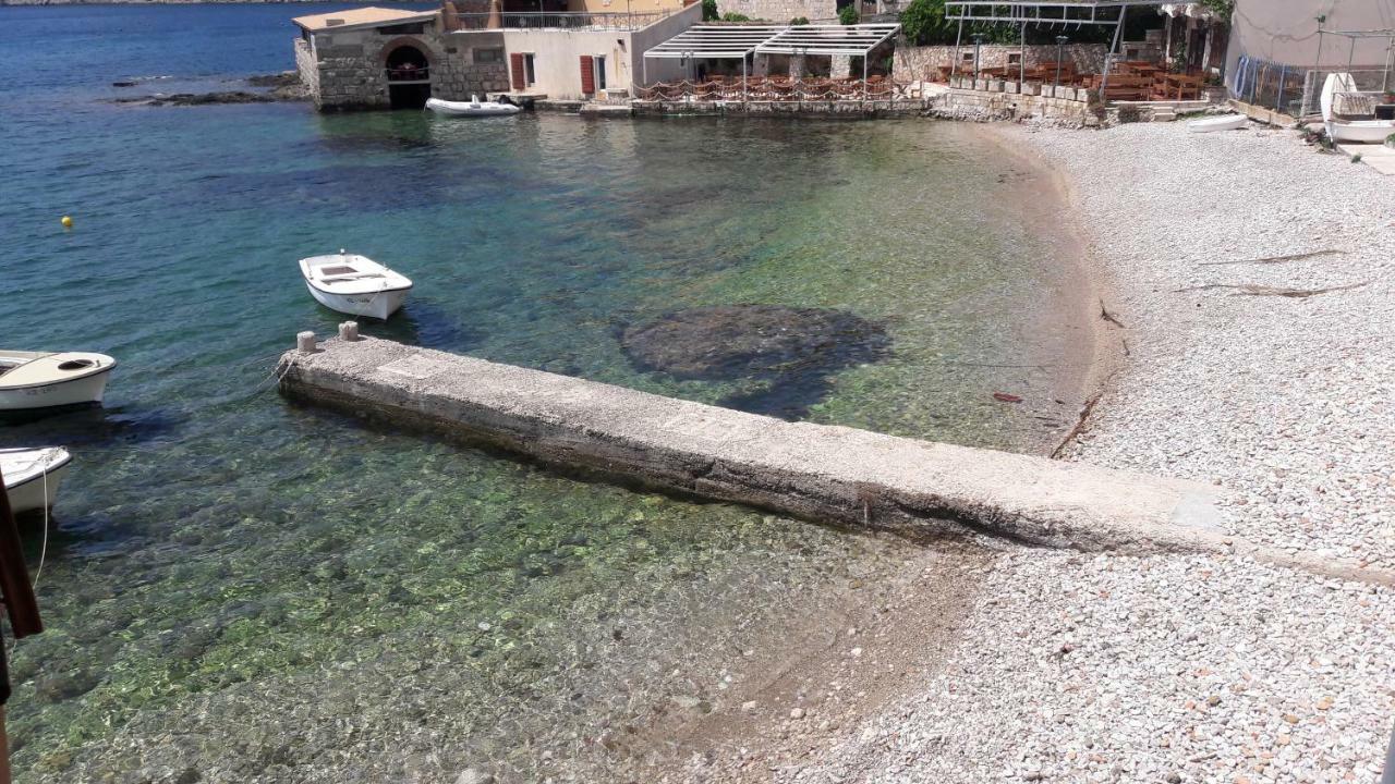 Anka'S Beach Komiža Екстериор снимка