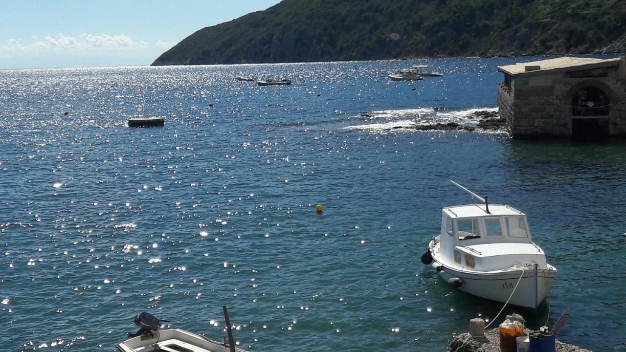 Anka'S Beach Komiža Екстериор снимка