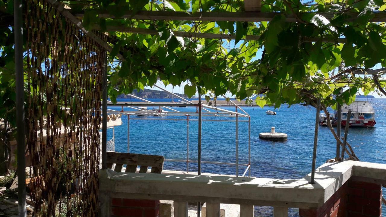 Anka'S Beach Komiža Екстериор снимка