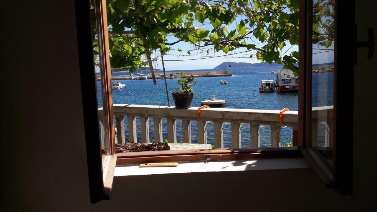 Anka'S Beach Komiža Екстериор снимка