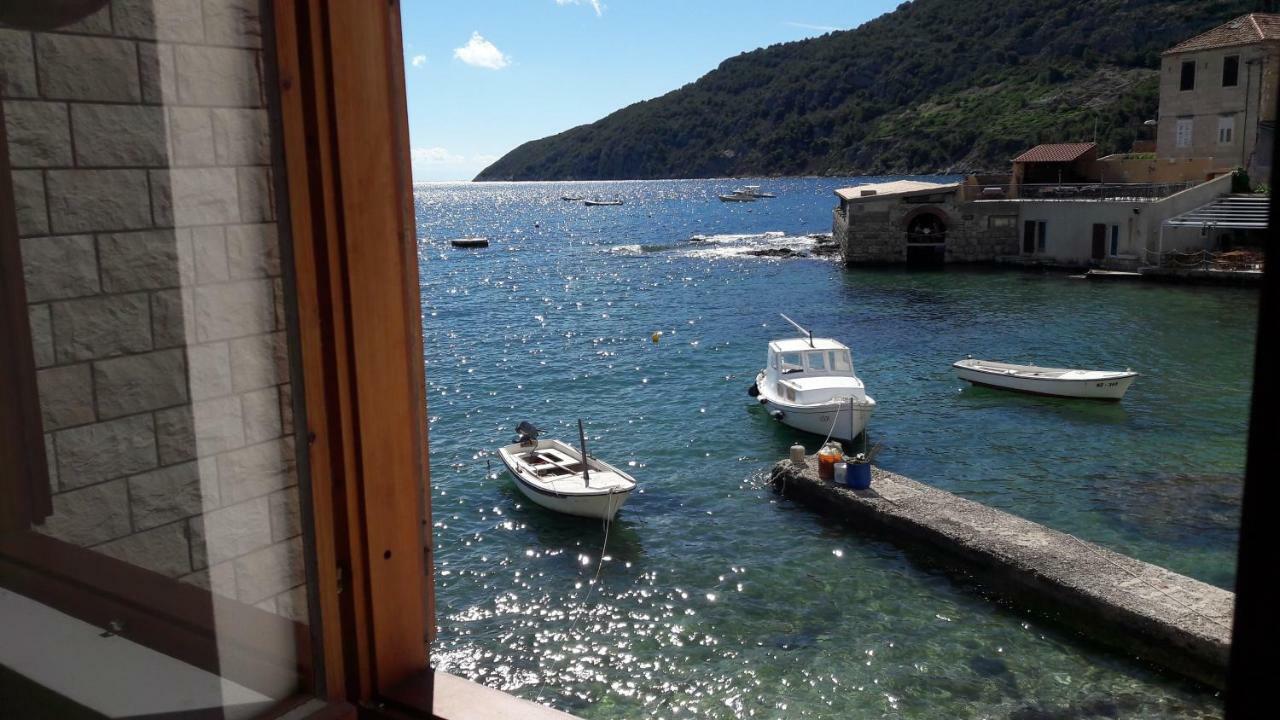 Anka'S Beach Komiža Екстериор снимка