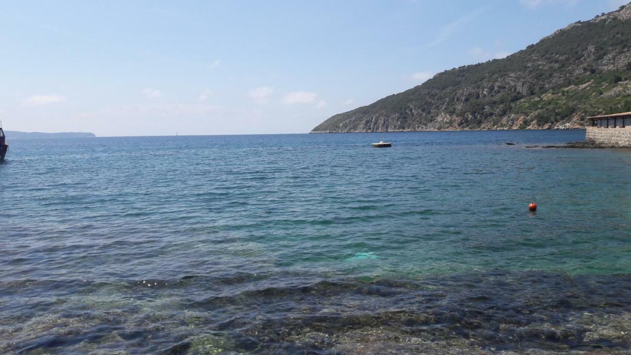 Anka'S Beach Komiža Екстериор снимка