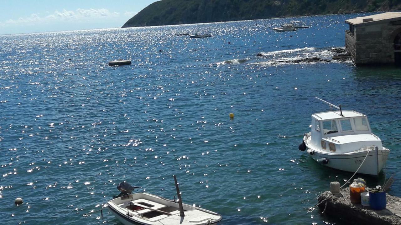 Anka'S Beach Komiža Екстериор снимка