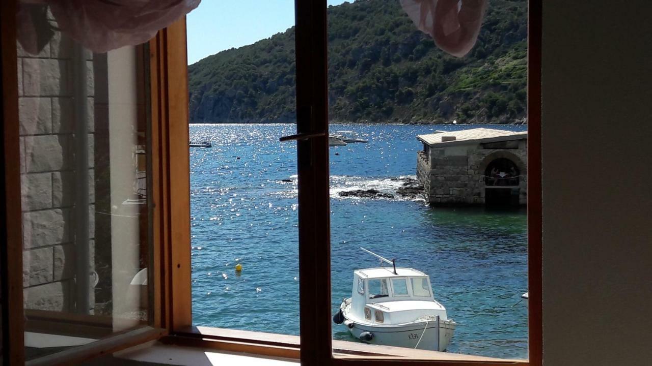 Anka'S Beach Komiža Екстериор снимка