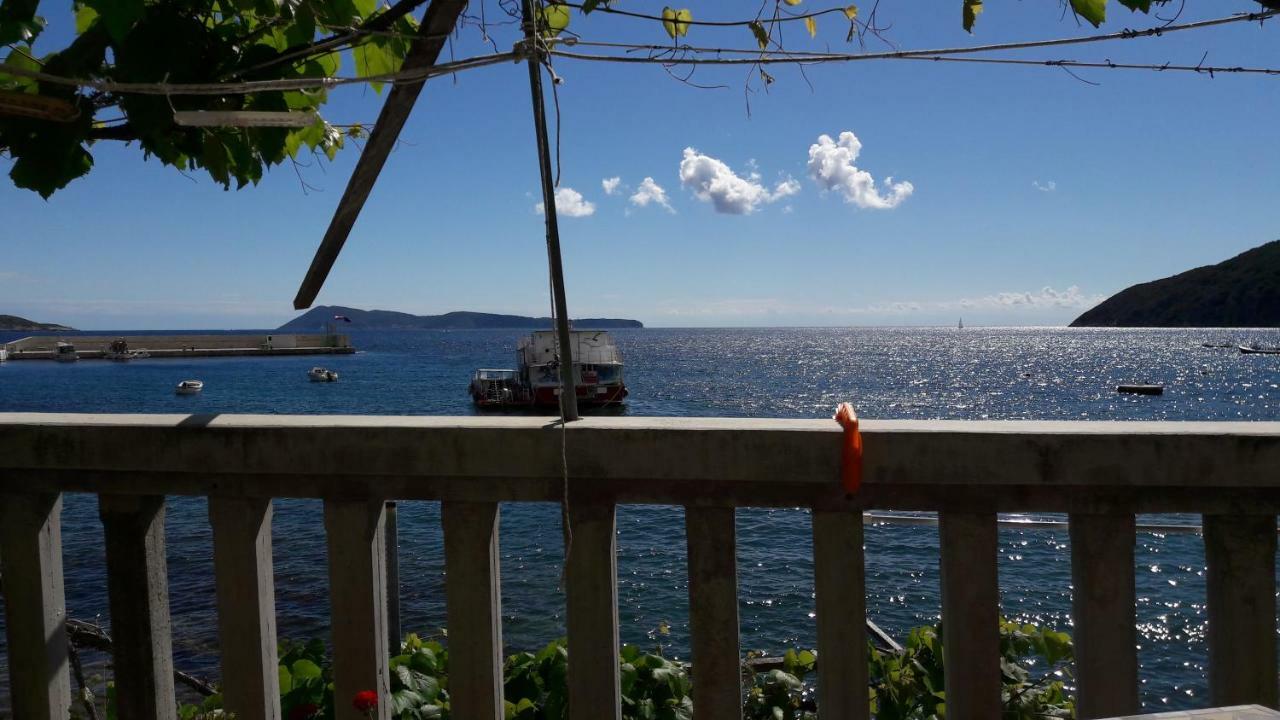 Anka'S Beach Komiža Екстериор снимка